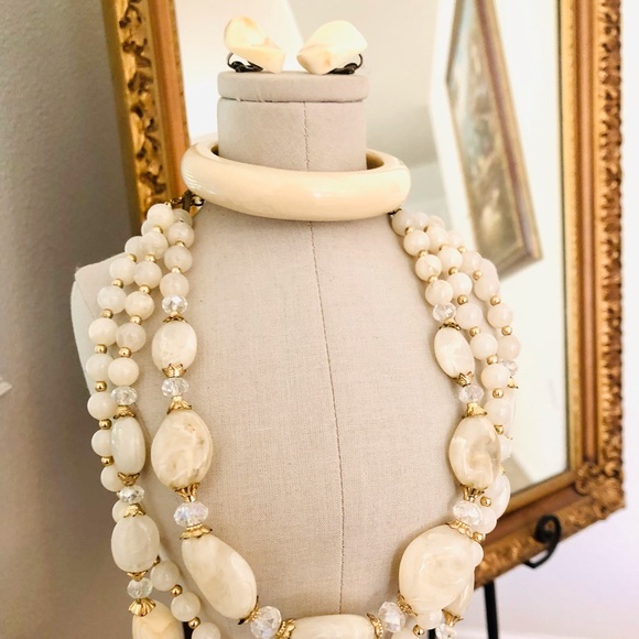 Vintage Creamy Ivory Plastic Lucite Jewelry Lot - Picture 4 of 16